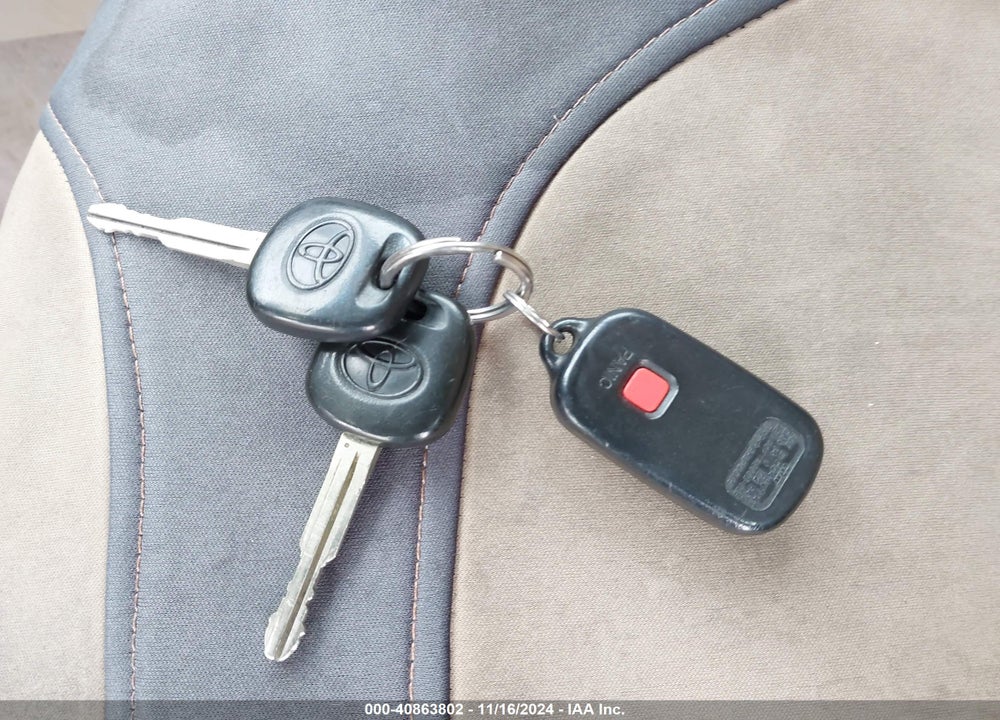 2006 TOYOTA COROLLA LE VIN: 2T1BR32E26C561677