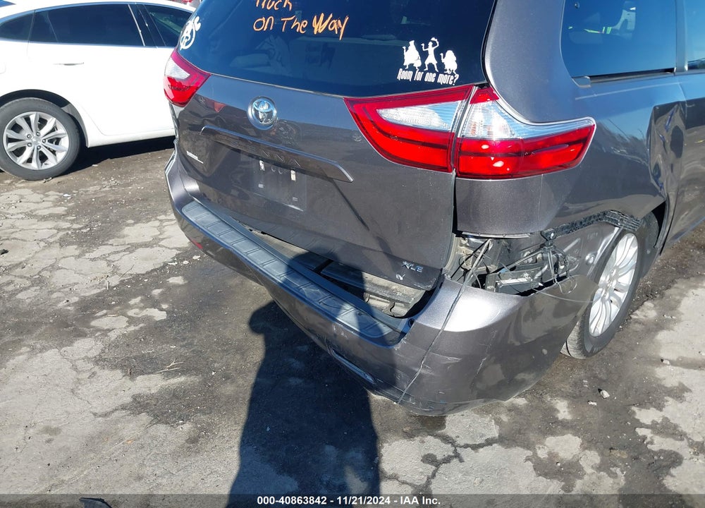 2016 TOYOTA SIENNA XLE 8 PASSENGER VIN: 5TDYK3DC2GS699545