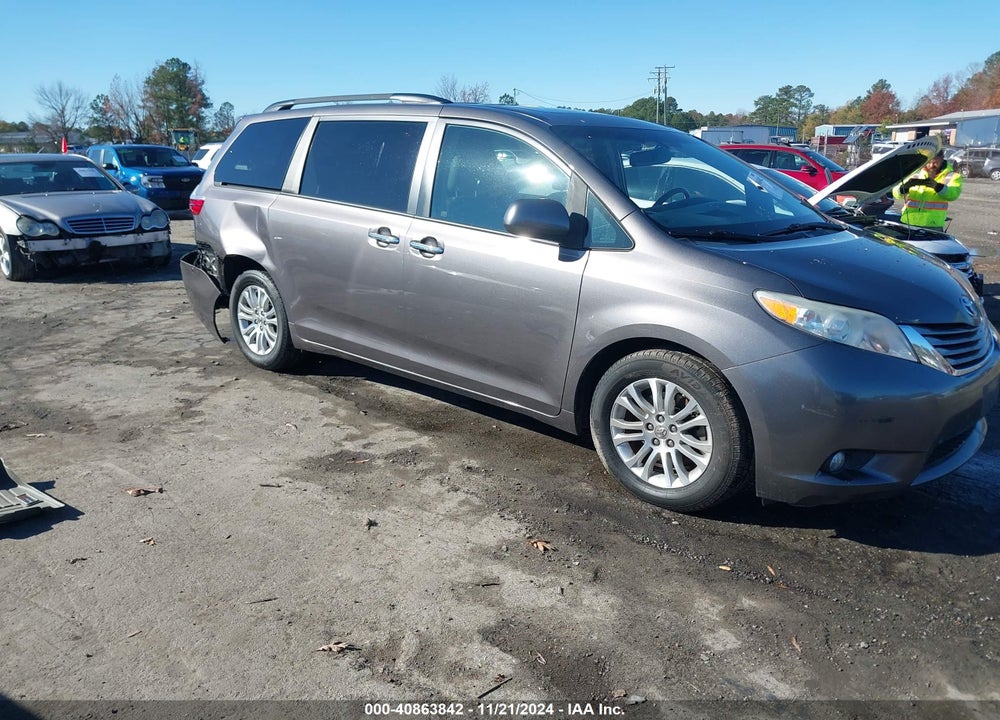 2016 TOYOTA SIENNA XLE 8 PASSENGER VIN: 5TDYK3DC2GS699545