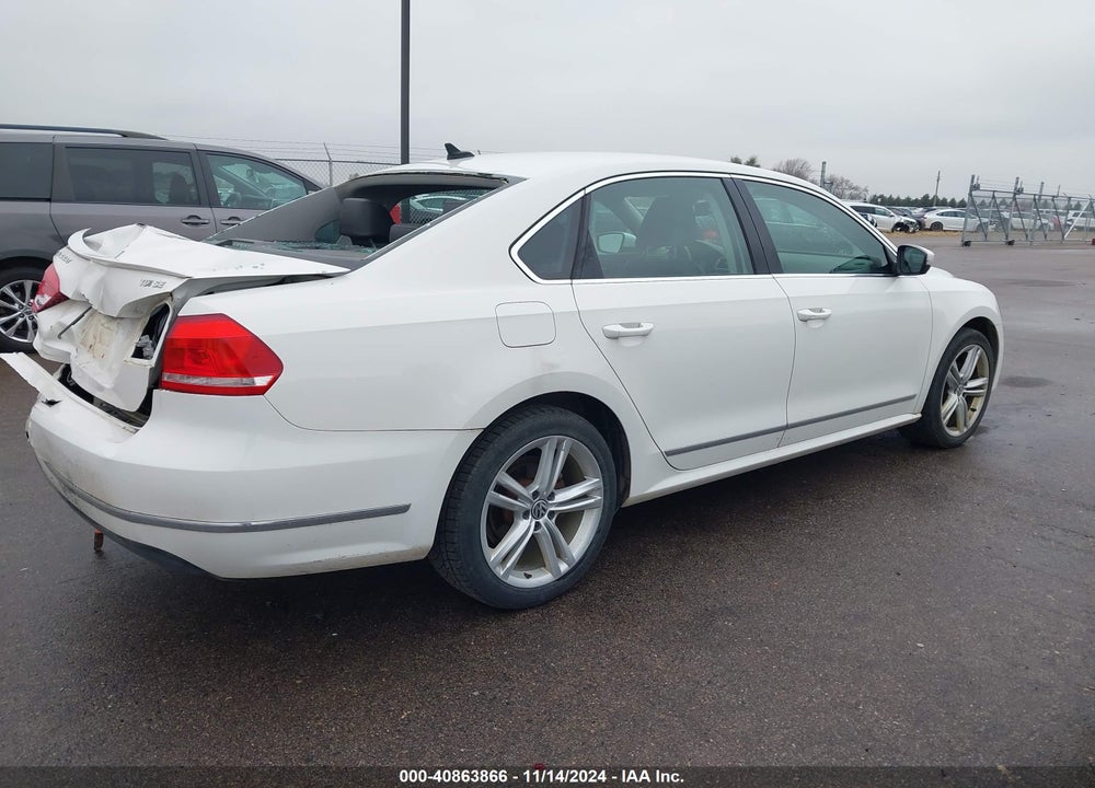 2014 VOLKSWAGEN PASSAT 2.0L TDI SE VIN: 1VWBN7A33EC106134