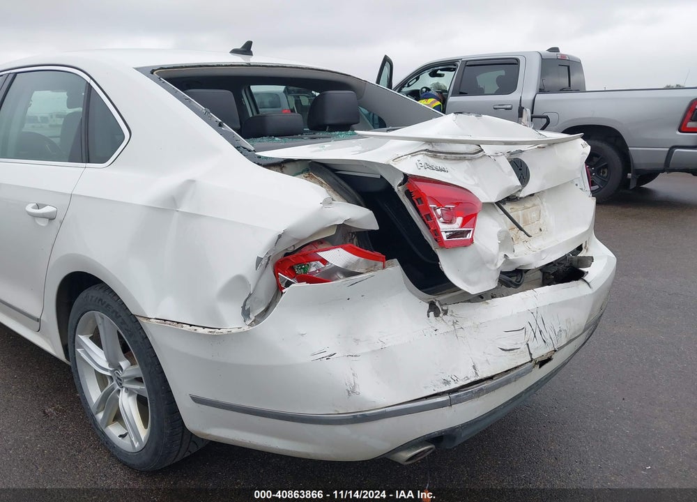 2014 VOLKSWAGEN PASSAT 2.0L TDI SE VIN: 1VWBN7A33EC106134