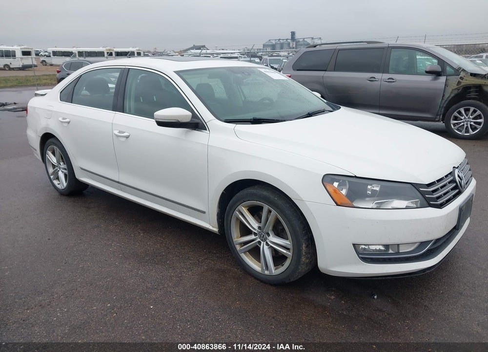 2014 VOLKSWAGEN PASSAT 2.0L TDI SE VIN: 1VWBN7A33EC106134