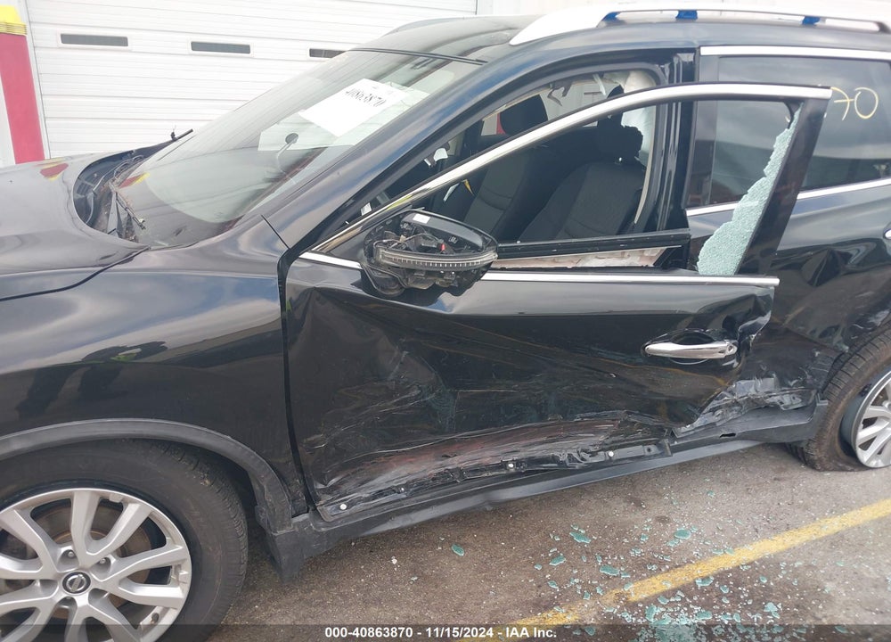 2017 NISSAN ROGUE VIN: JN8AT2MV1HW267657