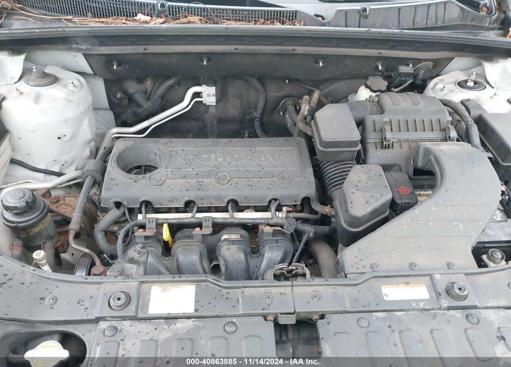 2011 KIA SORENTO LX VIN: 5XYKT3A16BG071452