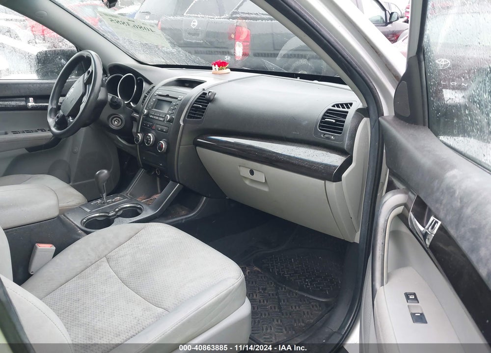 2011 KIA SORENTO LX VIN: 5XYKT3A16BG071452