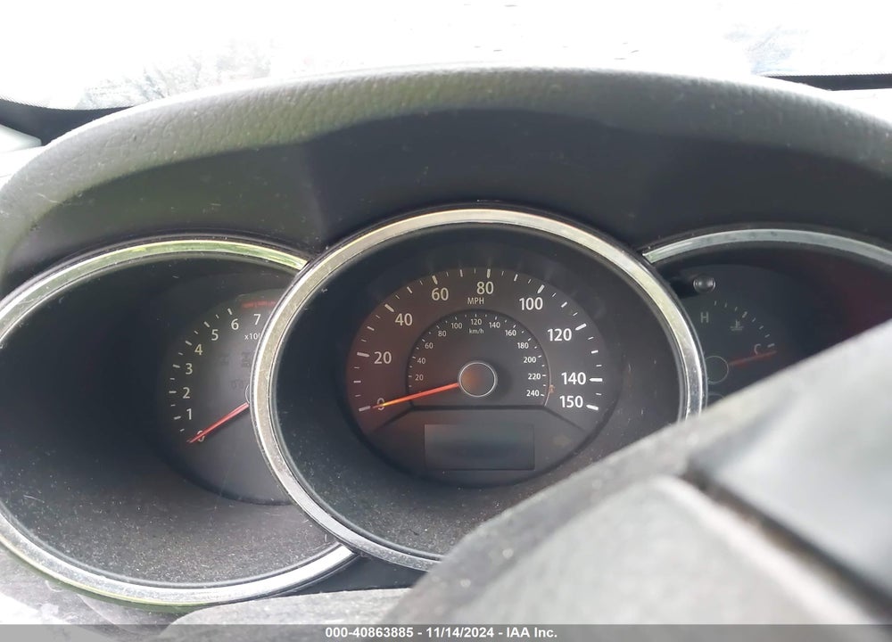 2011 KIA SORENTO LX VIN: 5XYKT3A16BG071452