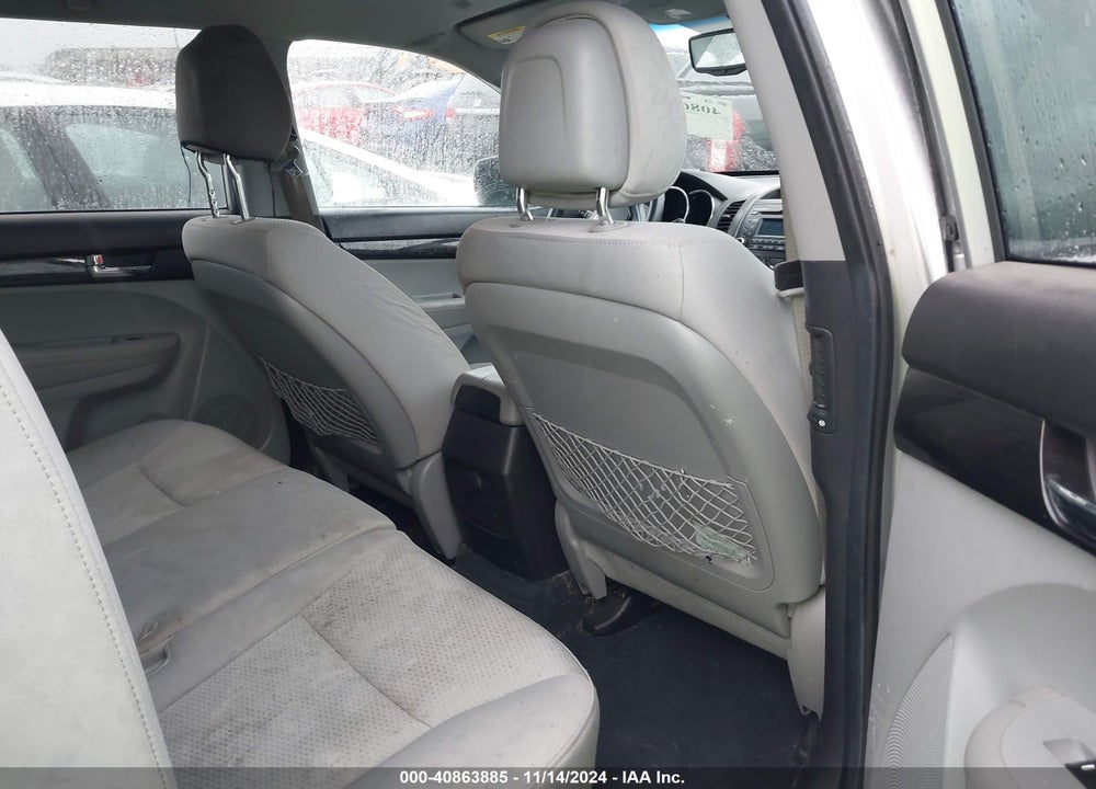 2011 KIA SORENTO LX VIN: 5XYKT3A16BG071452