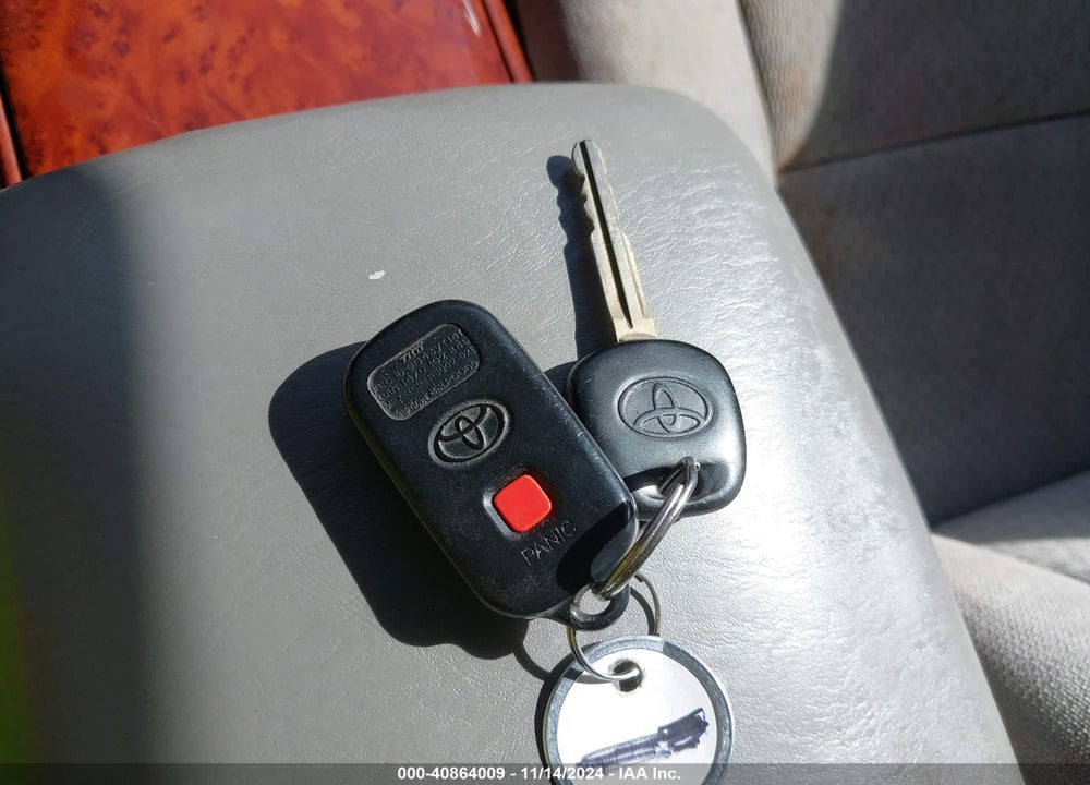 2002 TOYOTA CAMRY XLE VIN: 4T1BE32K72U503557