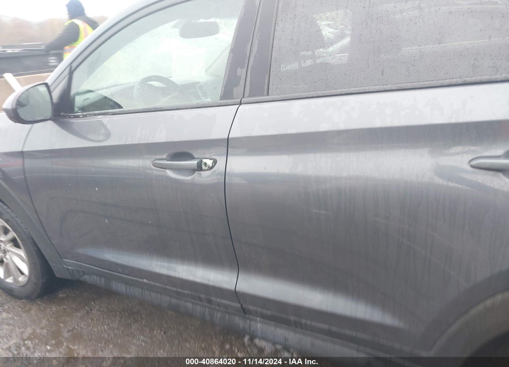 2017 HYUNDAI TUCSON SE VIN: KM8J23A43HU527094
