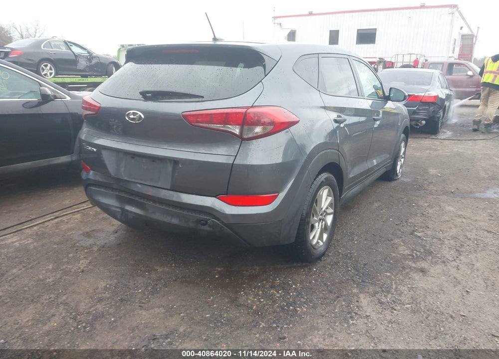 2017 HYUNDAI TUCSON SE VIN: KM8J23A43HU527094