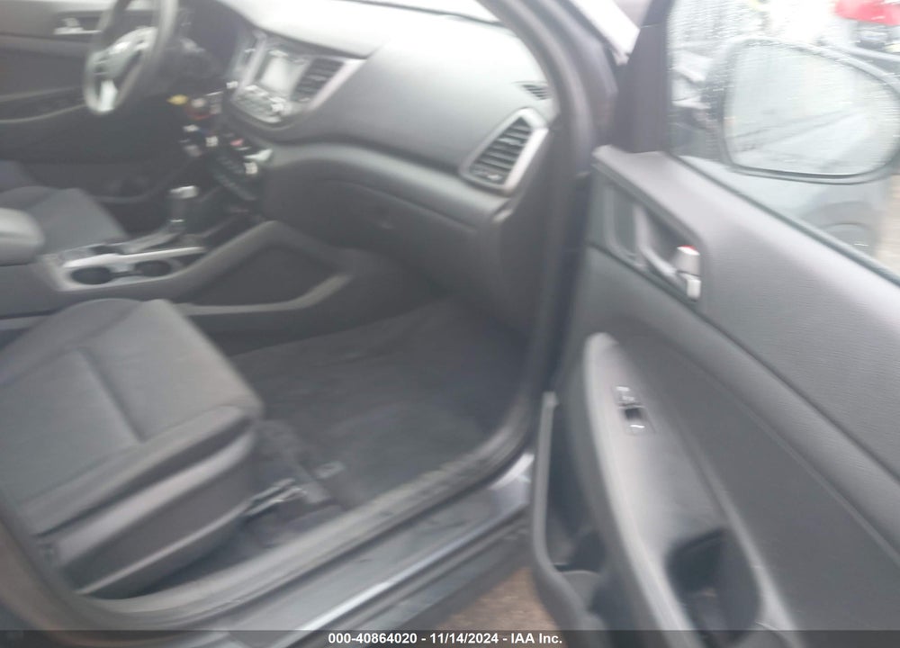 2017 HYUNDAI TUCSON SE VIN: KM8J23A43HU527094