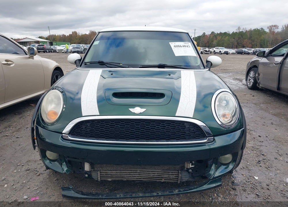 2011 MINI COOPER S VIN: WMWSV3C58BTY24412
