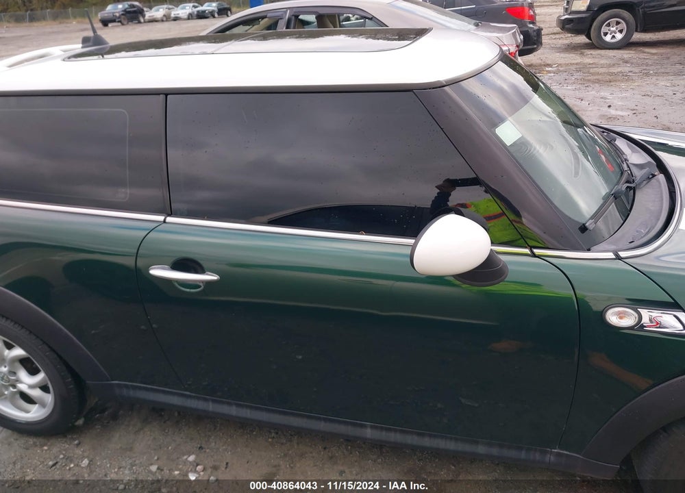 2011 MINI COOPER S VIN: WMWSV3C58BTY24412