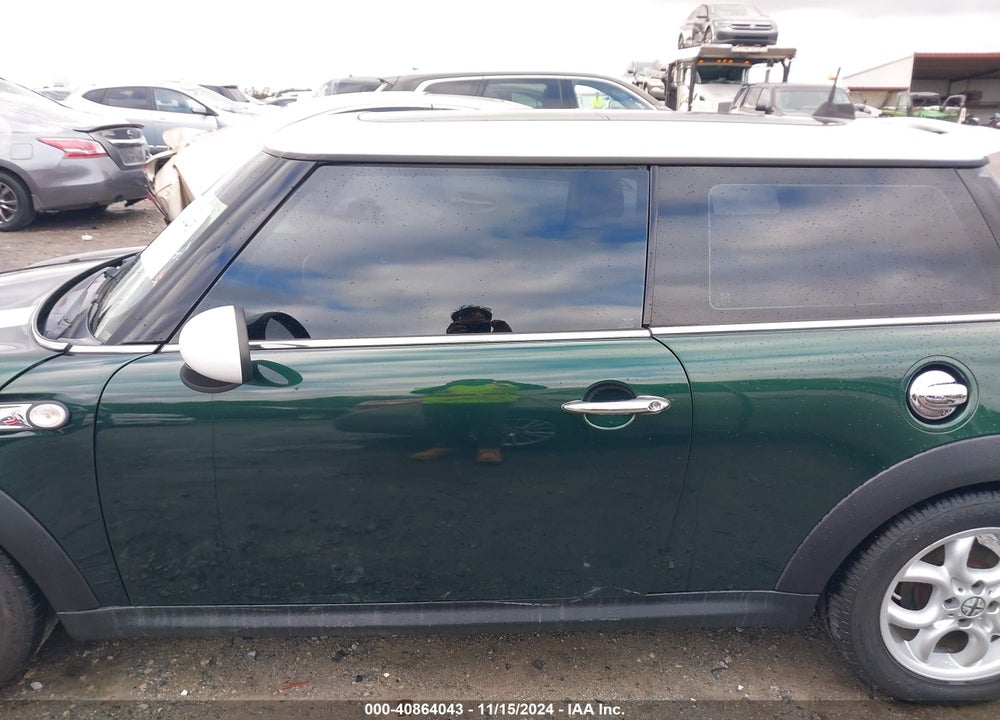 2011 MINI COOPER S VIN: WMWSV3C58BTY24412