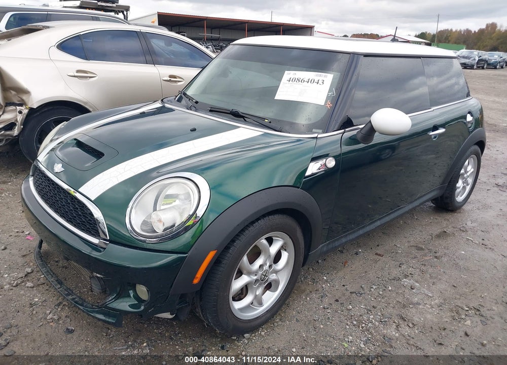 2011 MINI COOPER S VIN: WMWSV3C58BTY24412