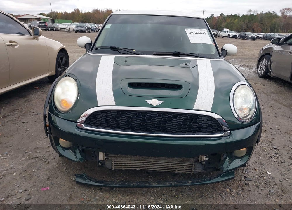 2011 MINI COOPER S VIN: WMWSV3C58BTY24412