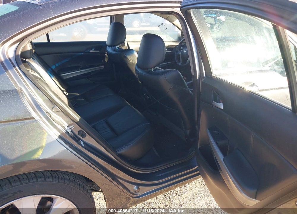 2010 HONDA ACCORD 3.5 EX-L VIN: 1HGCP3F82AA020447