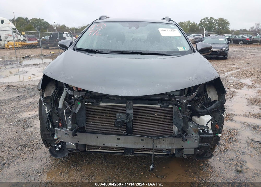 2018 TOYOTA RAV4 ADVENTURE/XLE VIN: JTMRFREV0JJ749228