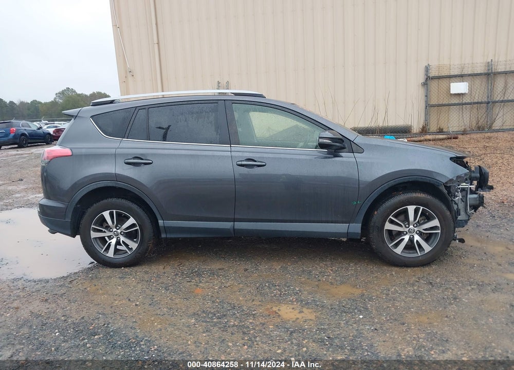 2018 TOYOTA RAV4 ADVENTURE/XLE VIN: JTMRFREV0JJ749228
