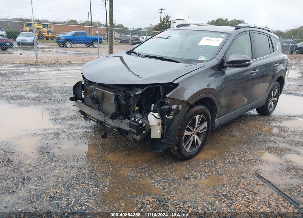 2018 TOYOTA RAV4 ADVENTURE/XLE VIN: JTMRFREV0JJ749228