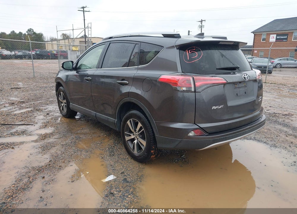 2018 TOYOTA RAV4 ADVENTURE/XLE VIN: JTMRFREV0JJ749228