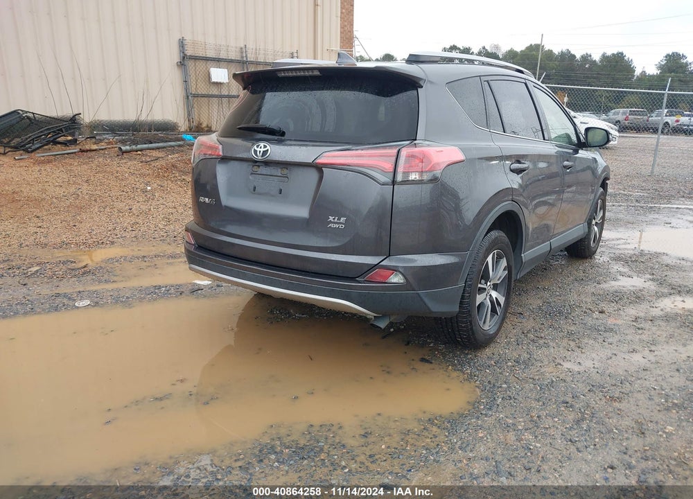 2018 TOYOTA RAV4 ADVENTURE/XLE VIN: JTMRFREV0JJ749228