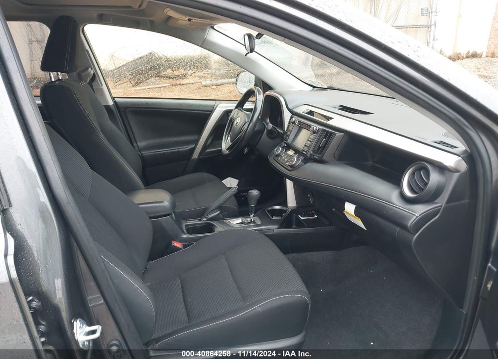 2018 TOYOTA RAV4 ADVENTURE/XLE VIN: JTMRFREV0JJ749228