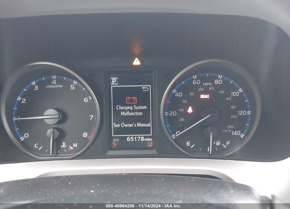2018 TOYOTA RAV4 ADVENTURE/XLE VIN: JTMRFREV0JJ749228