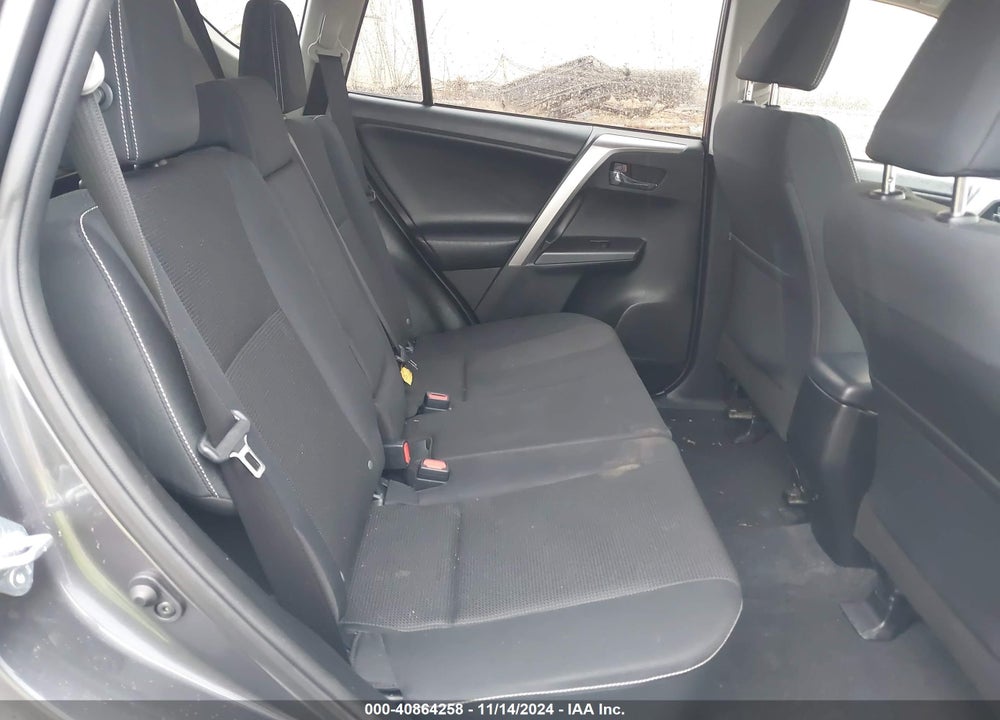 2018 TOYOTA RAV4 ADVENTURE/XLE VIN: JTMRFREV0JJ749228