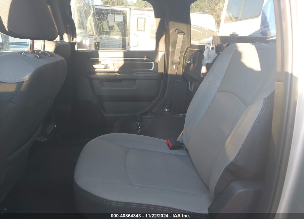 2024 RAM 3500 BIG HORN  4X4 8' BOX VIN: 3C63RRHL2RG257487