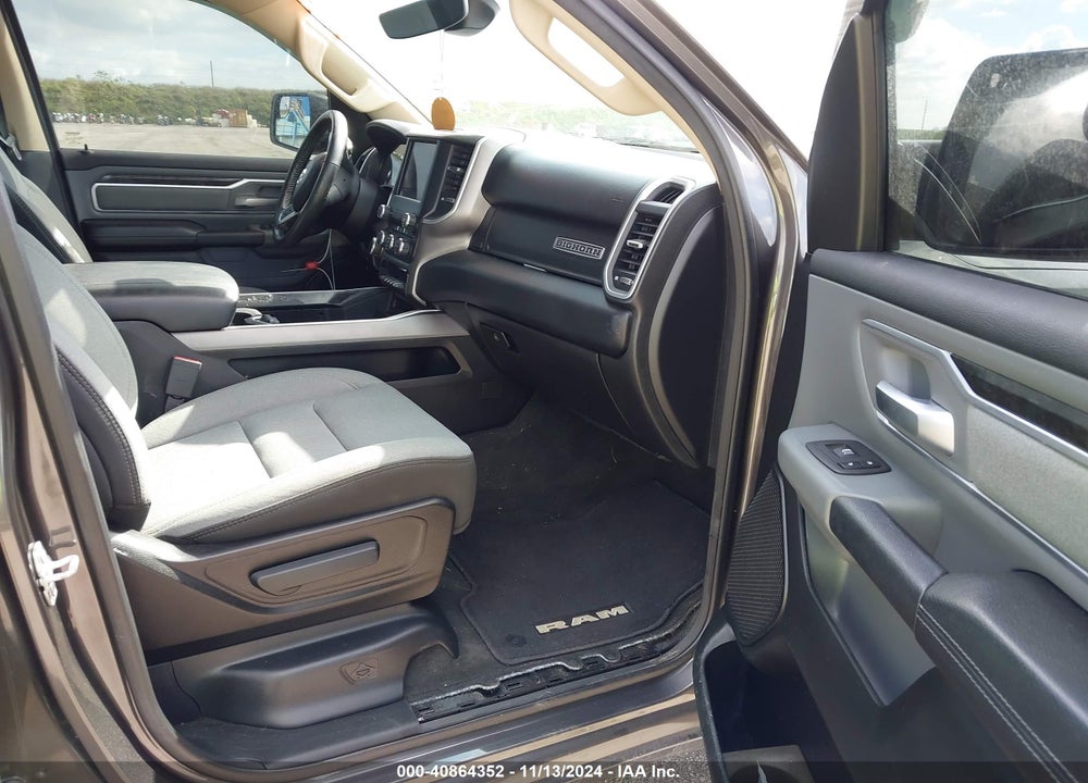 2020 RAM 1500 BIG HORN 4X2 6'4 BOX VIN: 1C6RREBT3LN128829