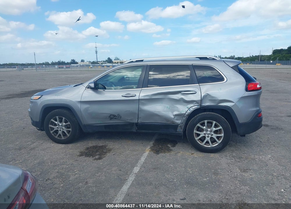 2017 JEEP CHEROKEE LATITUDE 4X4 VIN: 1C4PJMCBXHW565218