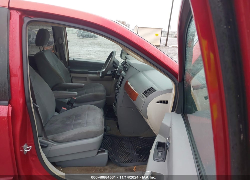 2008 CHRYSLER TOWN & COUNTRY LX VIN: 2A8HR44H18R708123