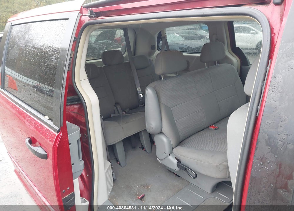 2008 CHRYSLER TOWN & COUNTRY LX VIN: 2A8HR44H18R708123