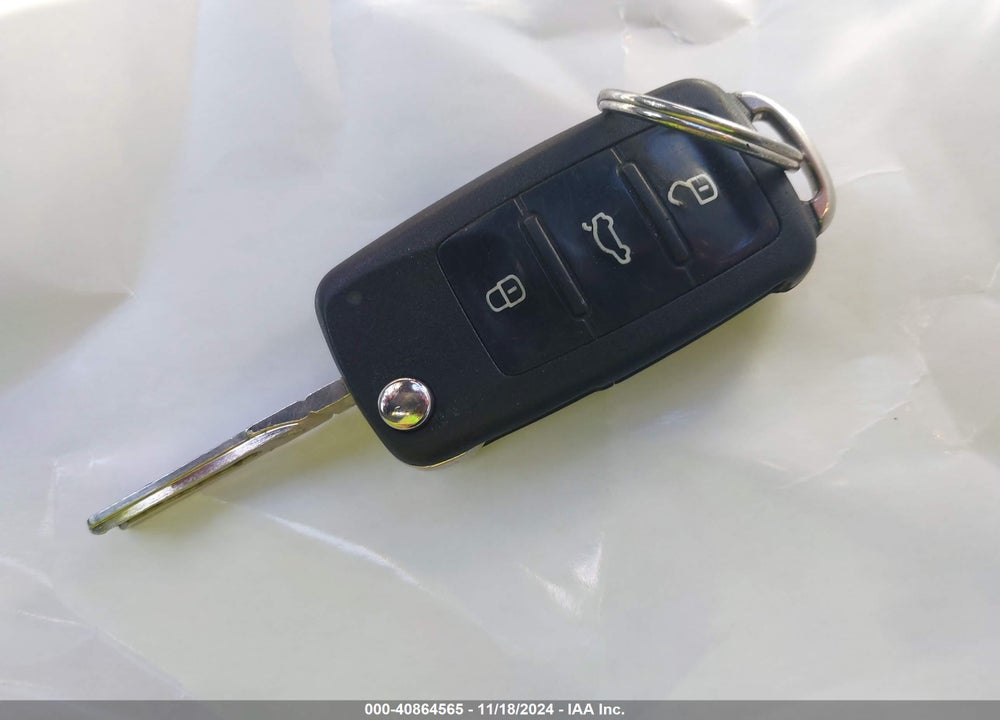 2012 VOLKSWAGEN PASSAT 2.0L TDI SE VIN: 1VWBN7A33CC009996