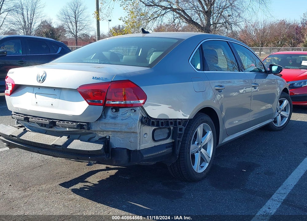 2012 VOLKSWAGEN PASSAT 2.0L TDI SE VIN: 1VWBN7A33CC009996