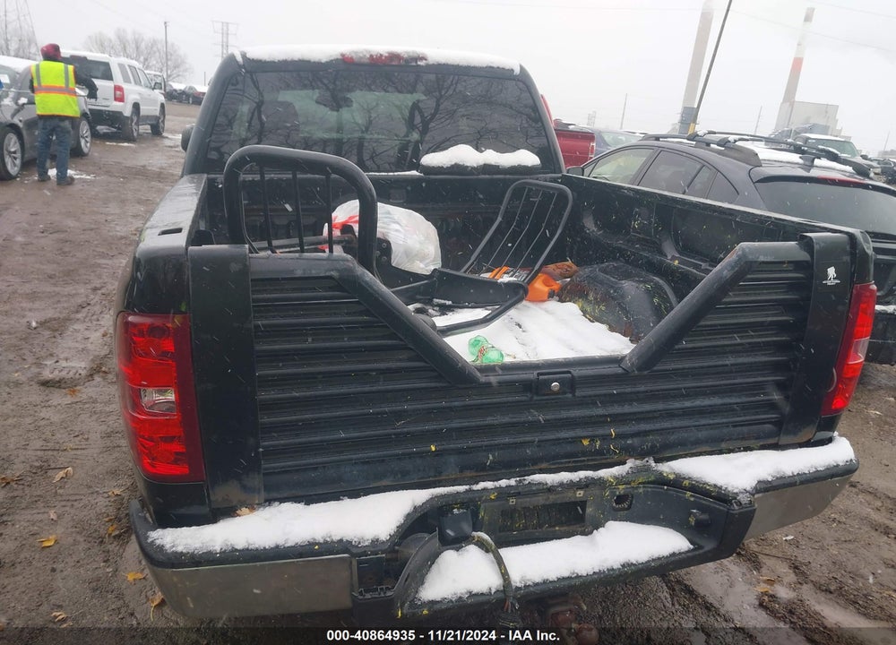 2011 CHEVROLET SILVERADO 1500 LT VIN: 3GCPKSE39BG195232