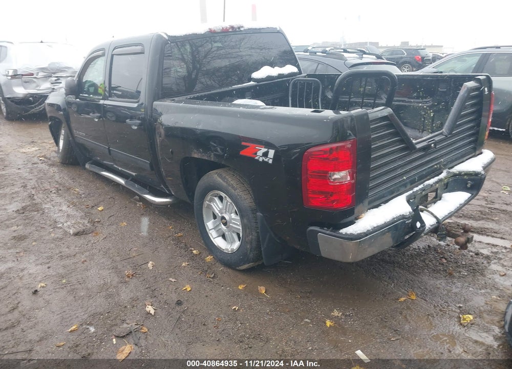 2011 CHEVROLET SILVERADO 1500 LT VIN: 3GCPKSE39BG195232