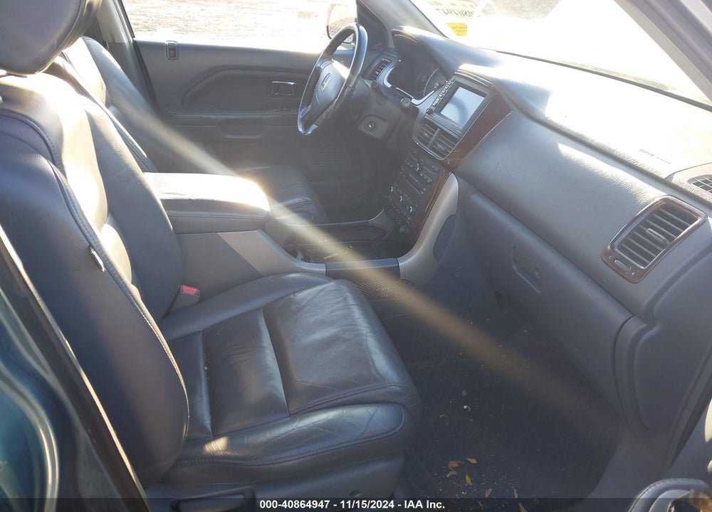 2006 HONDA PILOT EX-L VIN: 5FNYF18746B001669