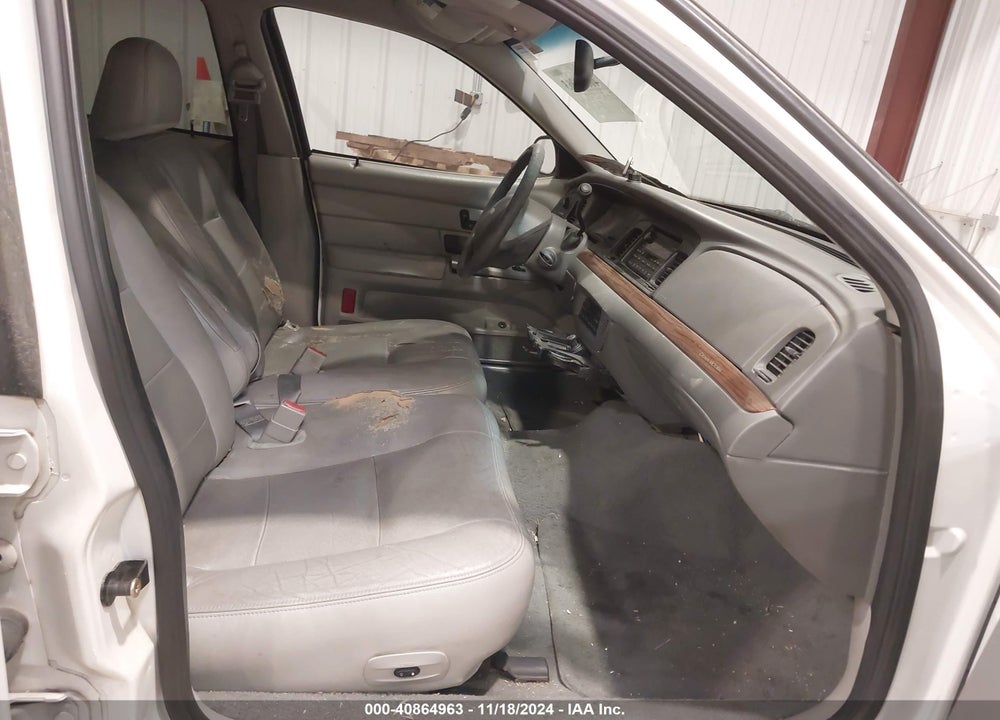 2004 FORD CROWN VICTORIA LX VIN: 2FAFP74W44X177855