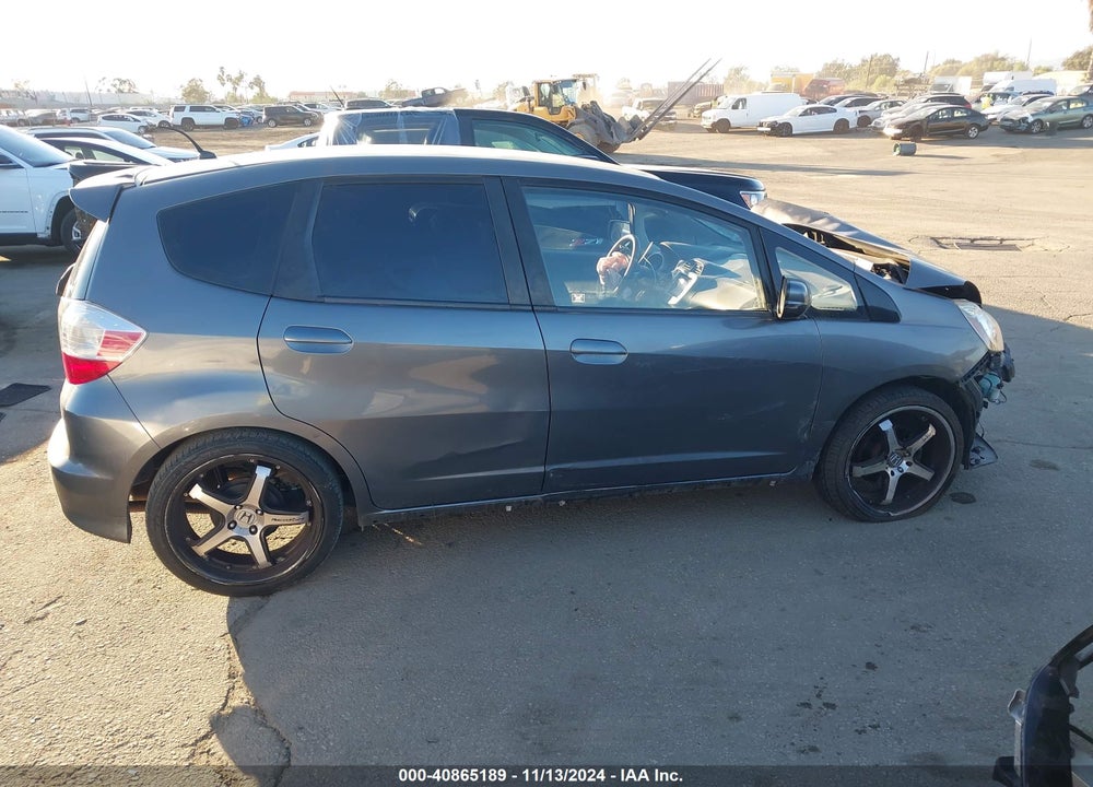 2011 HONDA FIT SPORT VIN: JHMGE8H56BC012832