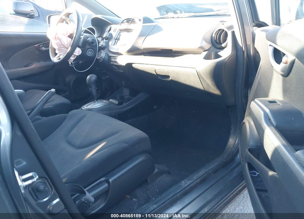2011 HONDA FIT SPORT VIN: JHMGE8H56BC012832