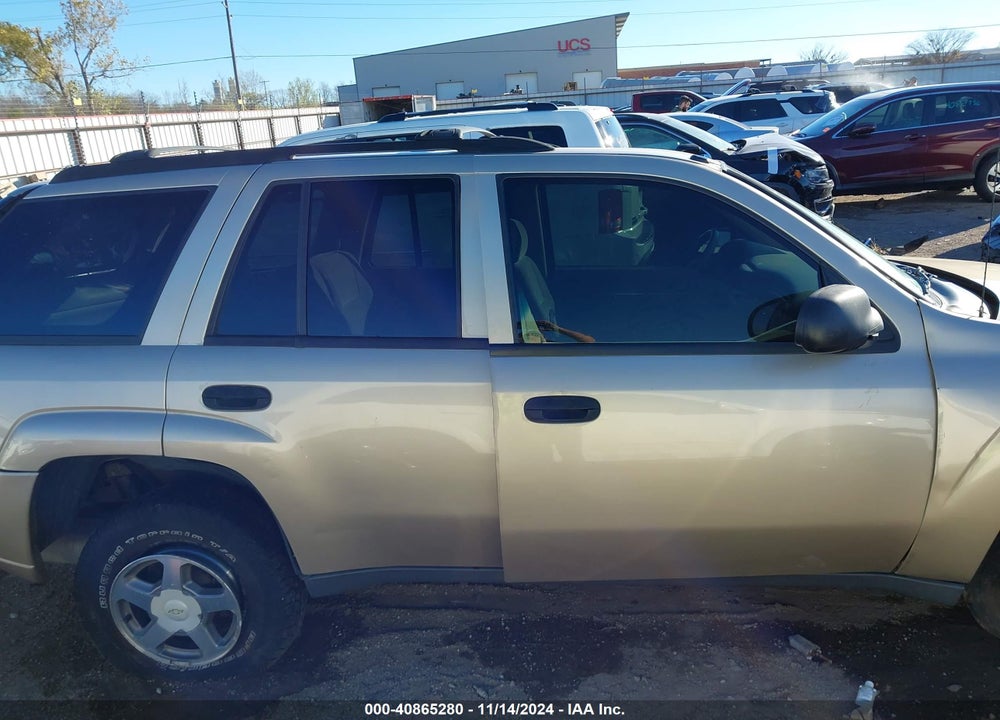 2004 CHEVROLET TRAILBLAZER LS VIN: 1GNDS13S642215835