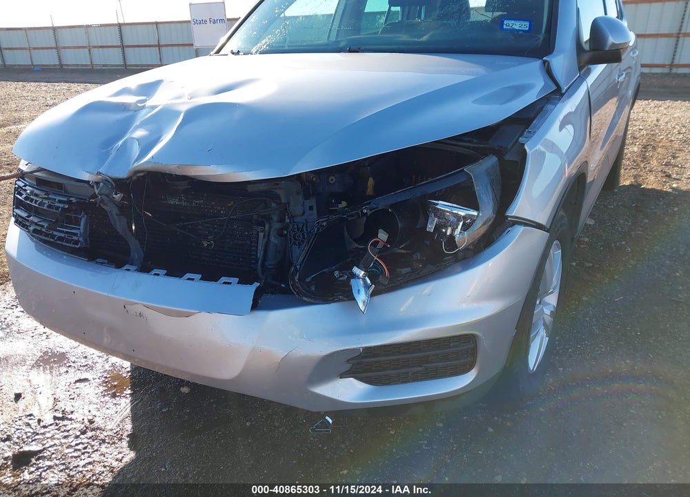 2012 VOLKSWAGEN TIGUAN S VIN: WVGAV7AX7CW608010