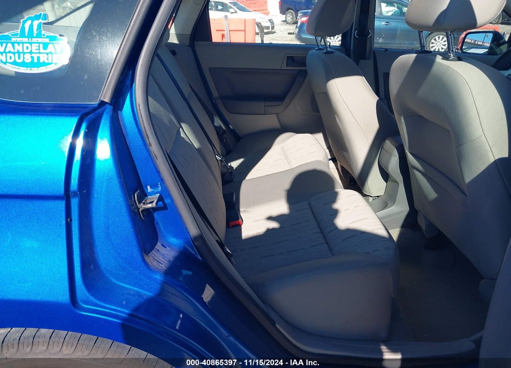 2011 FORD FOCUS SE VIN: 1FAHP3FN6BW148422