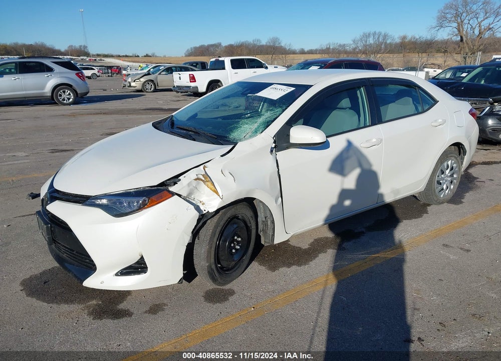 2018 TOYOTA COROLLA LE VIN: 5YFBURHE1JP756459