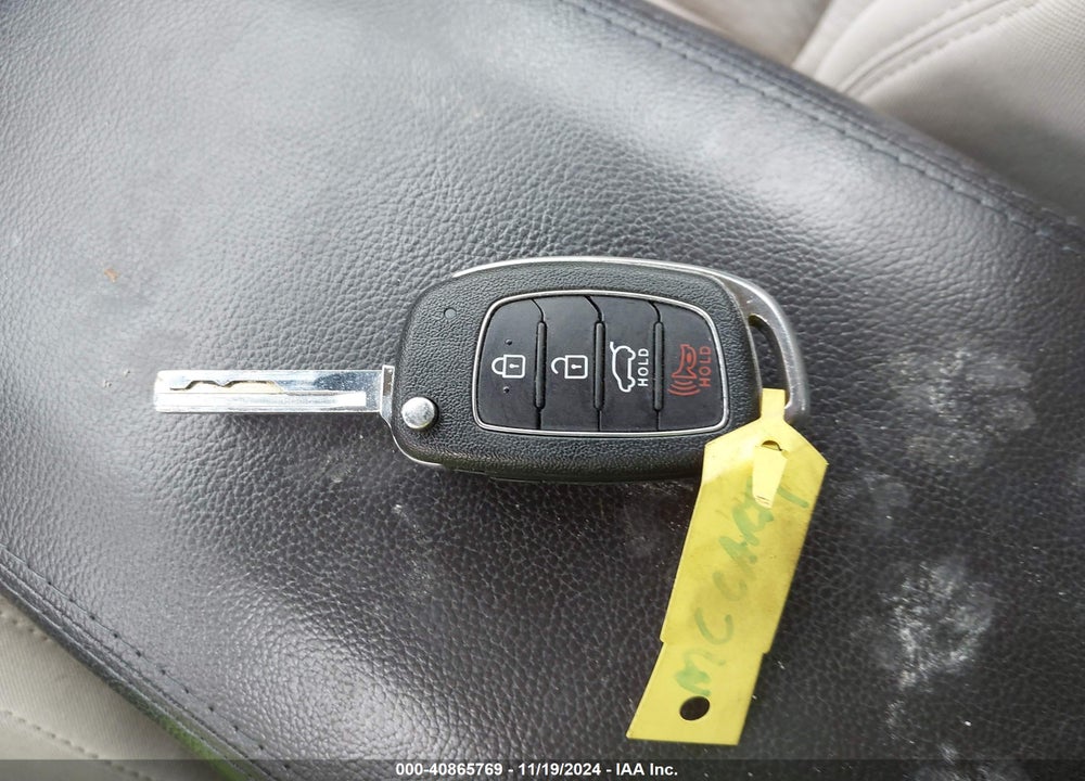 2017 HYUNDAI SANTA FE SE VIN: KM8SMDHF9HU165803