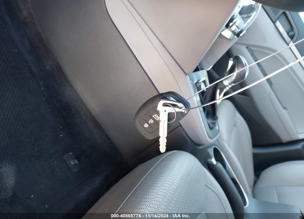 2017 HYUNDAI ELANTRA LIMITED VIN: 5NPD84LF4HH115507