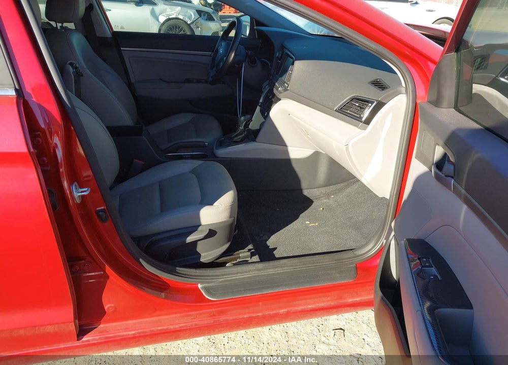 2017 HYUNDAI ELANTRA LIMITED VIN: 5NPD84LF4HH115507