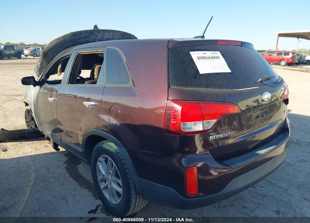 2014 KIA SORENTO LX VIN: 5XYKT3A68EG525507
